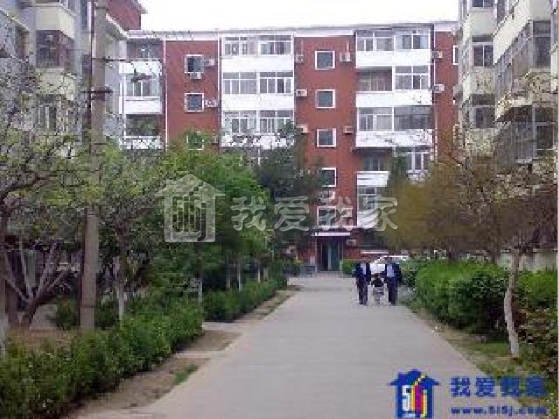 房源亮点: 1、新风北街位于马甸桥的西南方,周边医院,地铁,银行,学校商铺林立 2、育翔小学划片学区房,小学就在小区内,上学相当方便; 3、业主着急出售,配合看房。欢迎您随时来电 4、满五唯一无税费,装修精致,主卧朝东带阳台 5、欢迎随时来电,一定竭诚为您服务